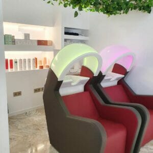 Jessica Cercos, Spain featuring a coordinating selection of Nelson Mobilier Salon Furniture in a contemporary setting.