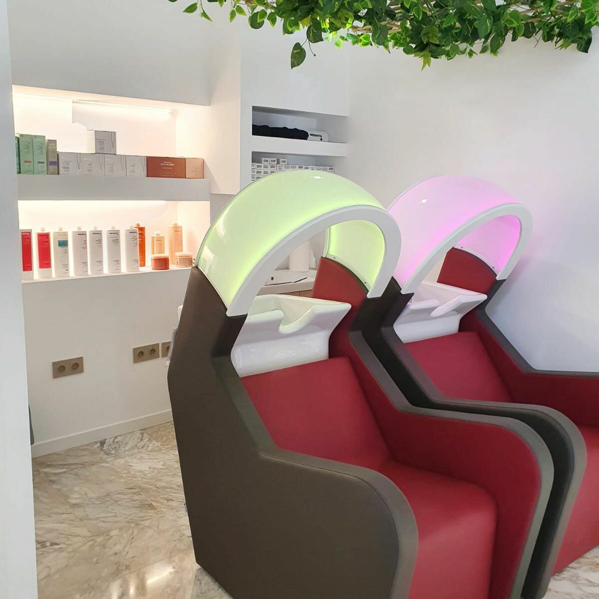 Jessica Cercos, Spain featuring a coordinating selection of Nelson Mobilier Salon Furniture in a contemporary setting.