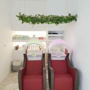 Jessica Cercos, Spain featuring a coordinating selection of Nelson Mobilier Salon Furniture in a contemporary setting.